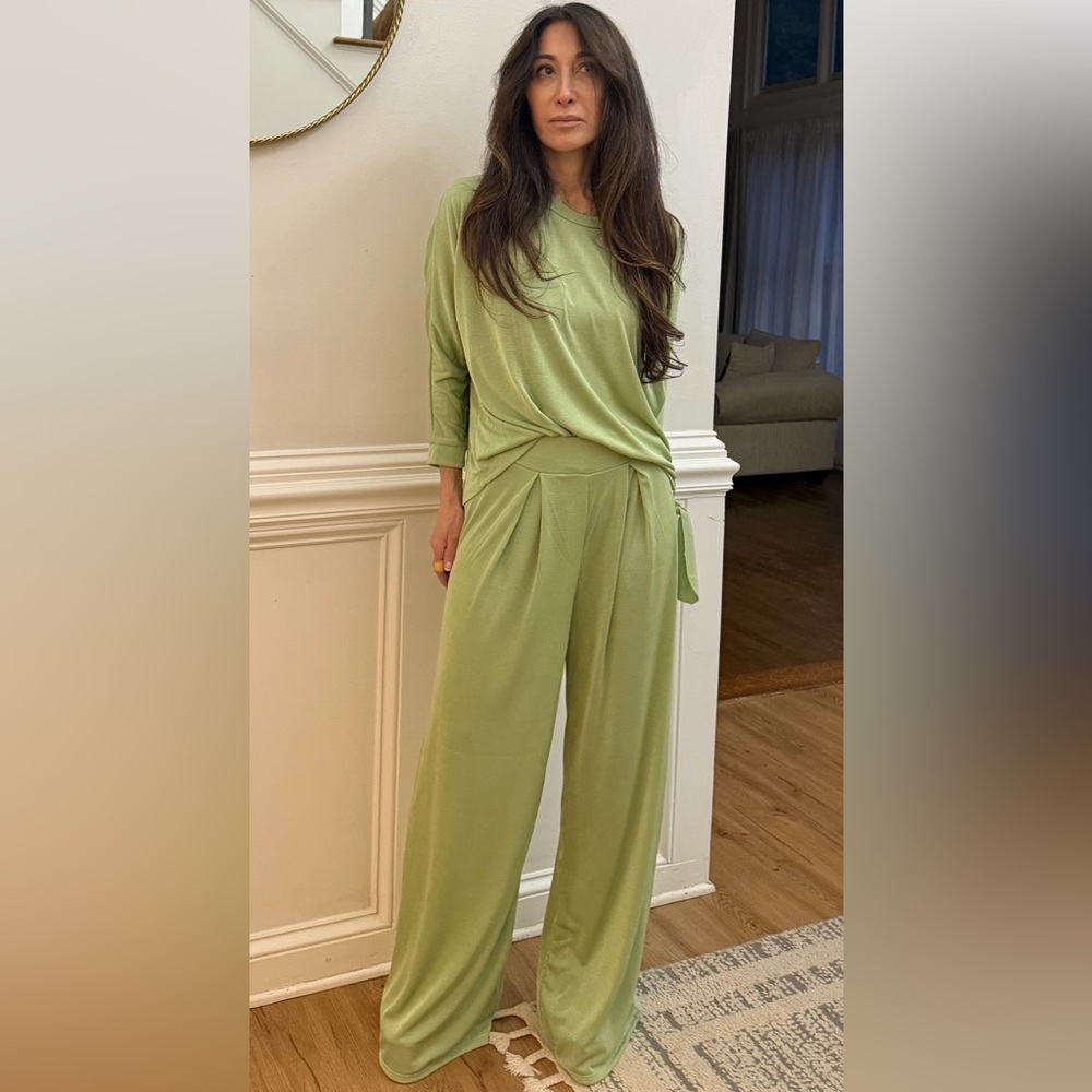 Fabulous Made In Italy Chic Green wide leg pants and top Set